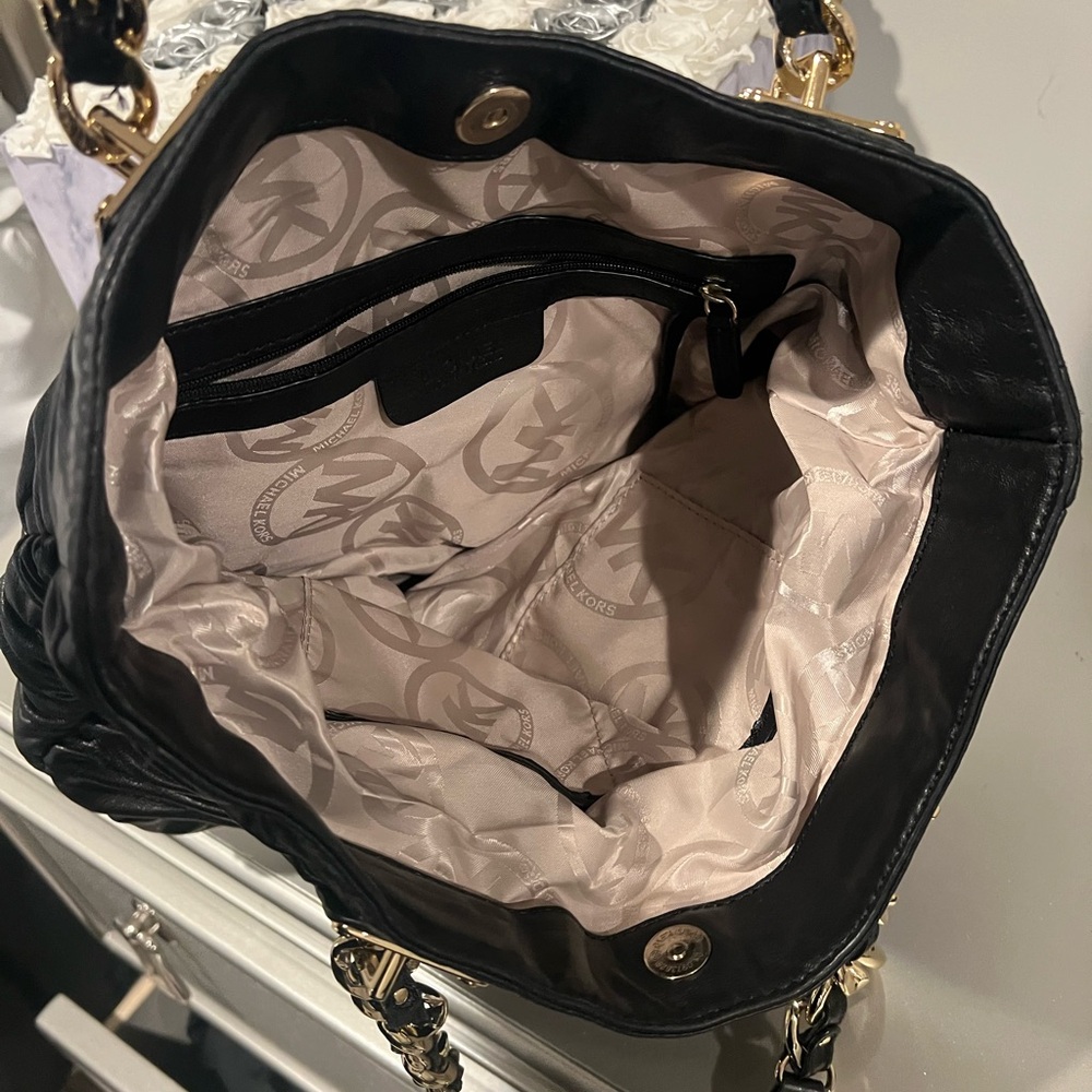 Authentic NWOT Michael Kors scrunched leather - Picture 5 of 7